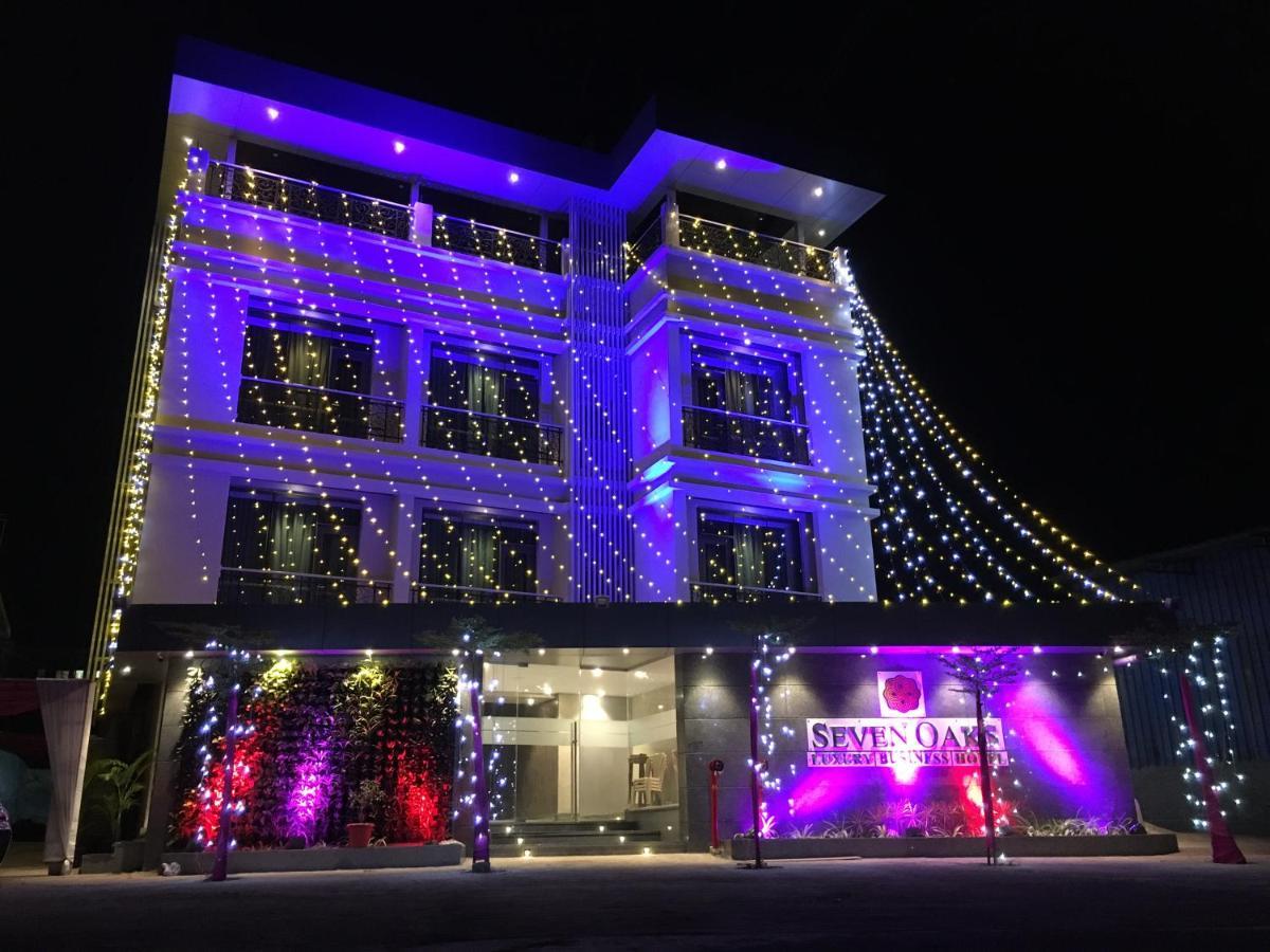 Hotel Seven Oaks Nova Bombaim Exterior foto